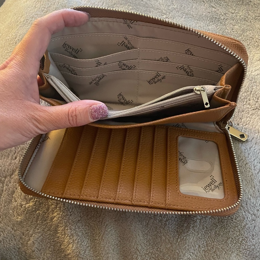 Thirty-One All About the Benjamins Caramel Smooth Pebble Wallet